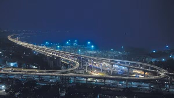 मुंबई में डॉक्टर ने अटल सेतु से कूदकर आत्महत्या की, घटना से पहले मां को किया था फोन