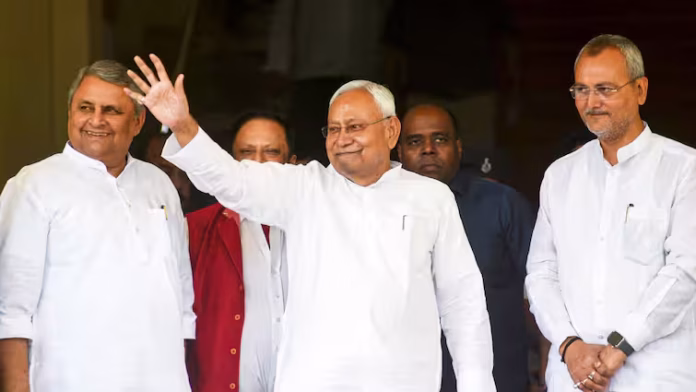 नीतीश कुमार ने महिलाओं के आरक्षण पर लिया बड़ा फैसला, विरोधियों को लगा झटका