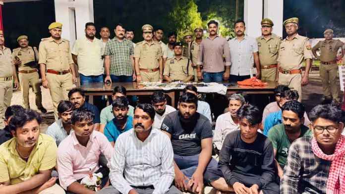 भदोही में मैरिज लॉन के अंदर जुए का गोरखधंधा, पुलिस ने 19 लोगों को दबोचा